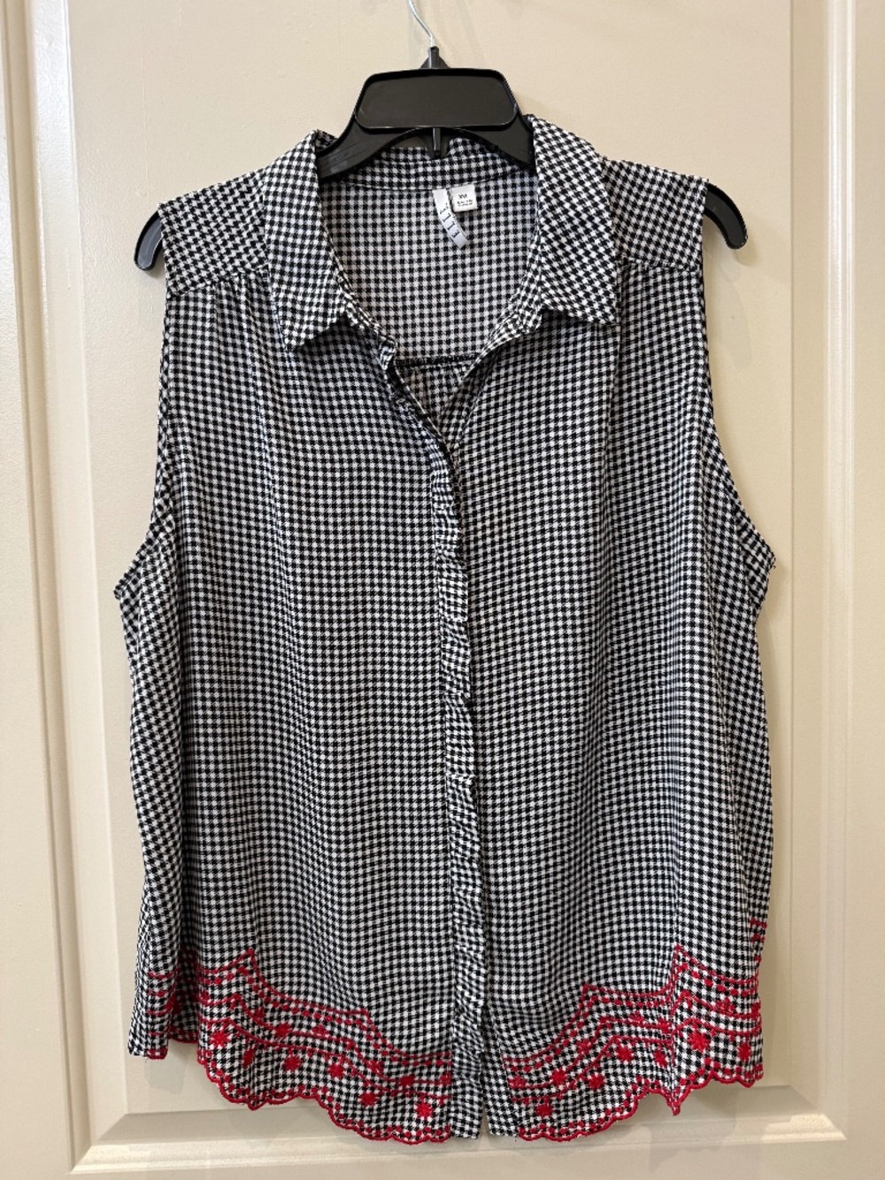 Elle XXL Sleeveless Black Gingham Embroidered Shirt